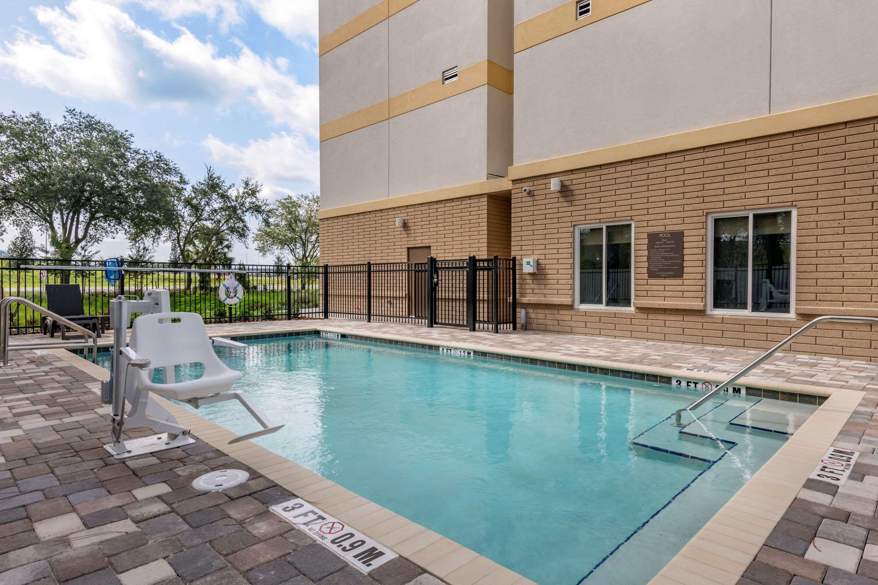 Comfort Suites Daytona Beach-Speedway Εξωτερικό φωτογραφία