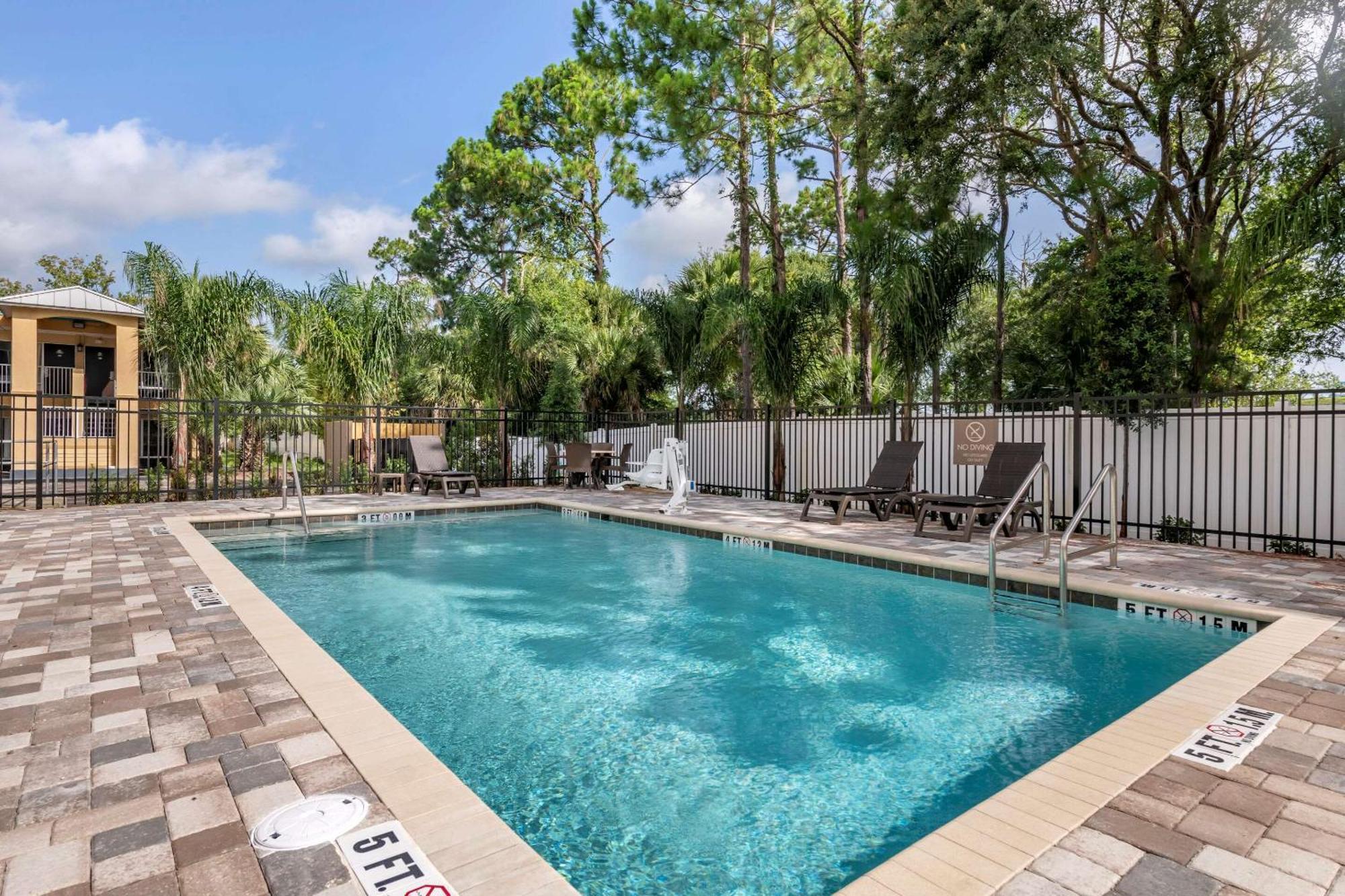 Comfort Suites Daytona Beach-Speedway Εξωτερικό φωτογραφία